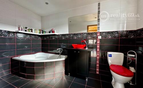 KAVEČANY - VÝBORNÁ LOKALITA - DVOJGENERAČNÝ RODINNÝ DOM.