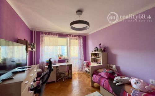 TERASA - SOKOLOVSKÁ PEKNÝ 3 IZBOVÝ BYT PO REKONŠTRUKCII 65 M2, ZASKLENNÁ LODŽIA.