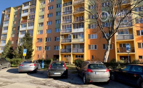 TERASA - SOKOLOVSKÁ PEKNÝ 3 IZBOVÝ BYT PO REKONŠTRUKCII 65 M2, ZASKLENNÁ LODŽIA.