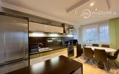 FURČA - BUZULUCKÁ PEKNÝ 3 IZBOVÝ BYT PO REKONŠTRUKCII 69 M2,  LODŽIA.