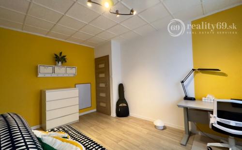 FURČA - BUZULUCKÁ PEKNÝ 3 IZBOVÝ BYT PO REKONŠTRUKCII 69 M2,  LODŽIA.