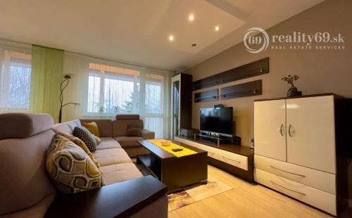 FURČA - BUZULUCKÁ PEKNÝ 3 IZBOVÝ BYT PO REKONŠTRUKCII 69 M2,  LODŽIA.