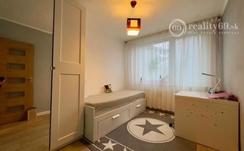 FURČA - BUZULUCKÁ PEKNÝ 3 IZBOVÝ BYT PO REKONŠTRUKCII 69 M2,  LODŽIA.