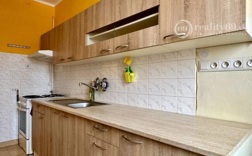 SEVER -  OBRANCOV MIERU - PEKNÝ TEHLOVÝ BYT PO REKONŠTRUKCII 55 M2 S BALKÓNOM.