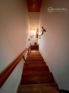 ČEČEJOVCE - SELEŠKA POSCHODOVÝ 5 IZBOVÝ RD V SUPER STAVE, POZEMOK 1.822 M2.