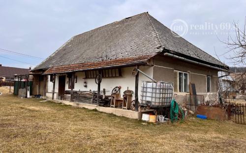 ČEČEJOVCE - SELEŠKA POSCHODOVÝ 5 IZBOVÝ RD V SUPER STAVE, POZEMOK 1.822 M2.