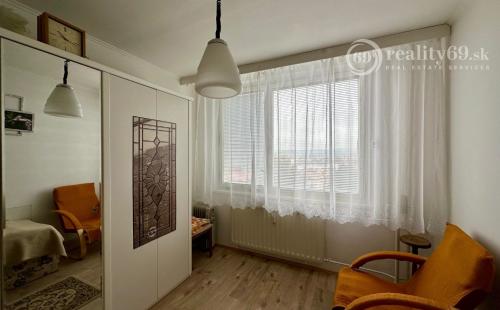 JUH - TURGENEVOVA 3 IZBOVÝ BYT 68M2 + 6 METROVÁ LODŽIA, ŽIADANÁ LOKALITA PRAŽSKÝ TYP BYTU.