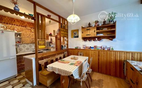 JUH - TURGENEVOVA 3 IZBOVÝ BYT 68M2 + 6 METROVÁ LODŽIA, ŽIADANÁ LOKALITA PRAŽSKÝ TYP BYTU.