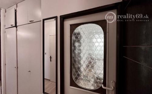 JUH - TURGENEVOVA 3 IZBOVÝ BYT 68M2 + 6 METROVÁ LODŽIA, ŽIADANÁ LOKALITA PRAŽSKÝ TYP BYTU.