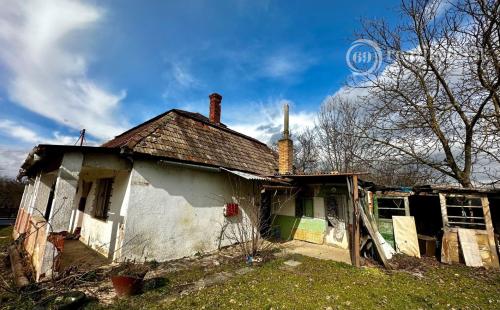 PERÍN CHYM – STARŠÍ 3 IZBOVÝ RODINNÝ DOM V TICHOM PROSTREDÍ