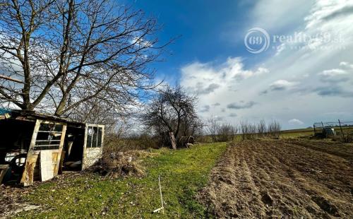 PERÍN CHYM – STARŠÍ 3 IZBOVÝ RODINNÝ DOM V TICHOM PROSTREDÍ