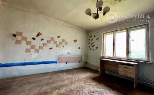 PERÍN CHYM – STARŠÍ 3 IZBOVÝ RODINNÝ DOM V TICHOM PROSTREDÍ