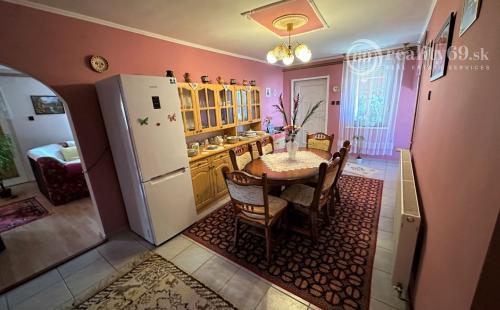 MAĎARSKO - SZENDRO PEKNÝ 4 IZBOVÝ RODINNÝ DOM S GARÁŽOU