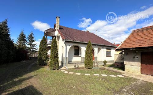 MAĎARSKO - SZENDRO PEKNÝ 4 IZBOVÝ RODINNÝ DOM S GARÁŽOU