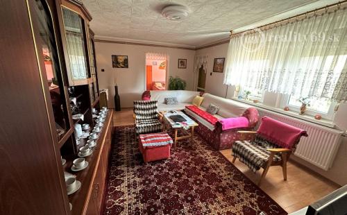 MAĎARSKO - SZENDRO PEKNÝ 4 IZBOVÝ RODINNÝ DOM S GARÁŽOU