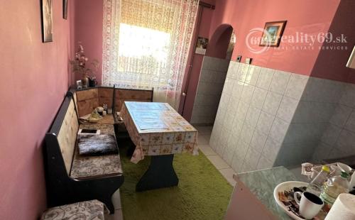 MAĎARSKO - SZENDRO PEKNÝ 4 IZBOVÝ RODINNÝ DOM S GARÁŽOU