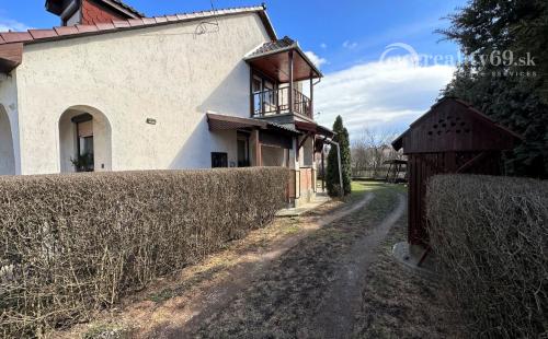 MAĎARSKO - SZENDRO PEKNÝ 4 IZBOVÝ RODINNÝ DOM S GARÁŽOU