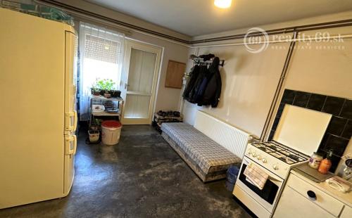 MAĎARSKO - SZENDRO PEKNÝ 4 IZBOVÝ RODINNÝ DOM S GARÁŽOU