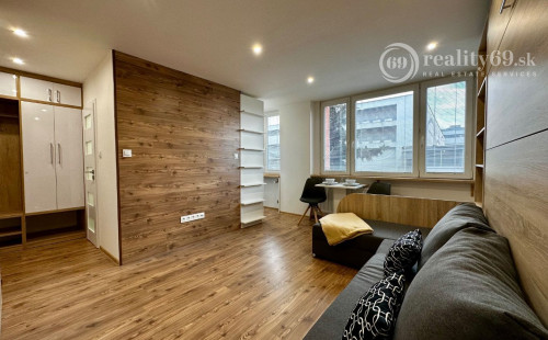 TERASA - LABORECKÁ 1 - IZBOVÝ BYT PO KOMPLETNEJ REKONŠTRUKCII