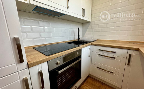 TERASA - LABORECKÁ 1 - IZBOVÝ BYT PO KOMPLETNEJ REKONŠTRUKCII