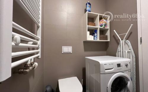 STARÉ MESTO - STROJÁRENSKÁ NOVOSTAVBA 1 IZBOVÝ MODERNÝ KOMPLETNE ZARIADENÝ TEHLOVÝ BYT.