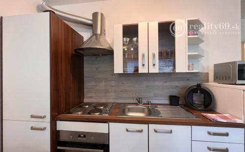 STARÉ MESTO - STROJÁRENSKÁ NOVOSTAVBA 1 IZBOVÝ MODERNÝ KOMPLETNE ZARIADENÝ TEHLOVÝ BYT.