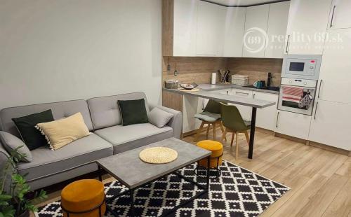 SEVER - GERLACHOVSKÁ ZARIADENÝ 2,5  IZBOVÝ BYT PO KOMPLETNEJ VKUSNEJ REKONŠTRUKCII