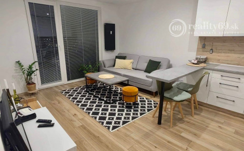 SEVER - GERLACHOVSKÁ ZARIADENÝ 2,5  IZBOVÝ BYT PO KOMPLETNEJ VKUSNEJ REKONŠTRUKCII