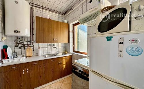 MAĎARSKO - TISZACSEGE - POSCHODOVÁ 3 IZBOVÁ CHATA, TERASA PRI TERMÁLNOM KÚPALISKU.