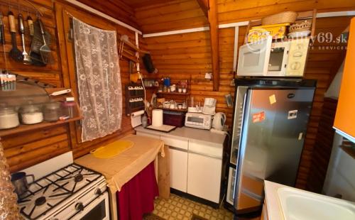 MAĎARSKO - PEKNÝ REKREAČNÝ ZRUB PRI TERMÁLNOM KÚPALISKU.