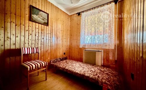 MAĎARSKO - TISZACSEGE - POSCHODOVÁ 3 IZBOVÁ CHATA, TERASA PRI TERMÁLNOM KÚPALISKU.