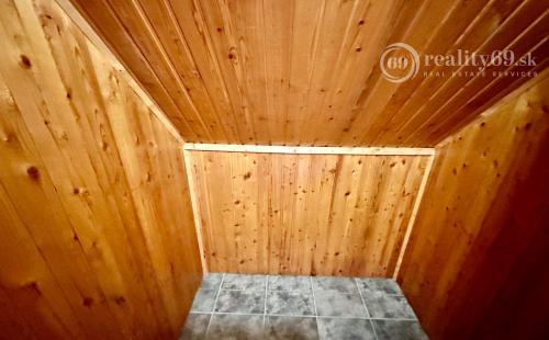 MAĎARSKO - TISZACSEGE - POSCHODOVÁ 3 IZBOVÁ CHATA, TERASA PRI TERMÁLNOM KÚPALISKU.