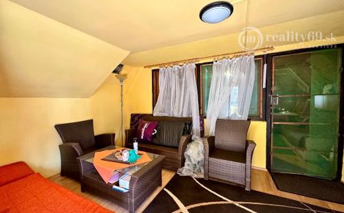 REZERVOVANÉ  - MAĎARSKO - TISZACSEGE - ZATEPLENÁ 4 IZBOVÁ CHATA PRI TERMÁLNOM KÚPALISKU.