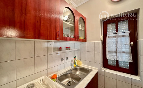 MAĎARSKO - TISZACSEGE - 4 IZBOVÁ CHATA, TERASA, ZÁHRADA PRI TERMÁLNOM KÚPALISKU.