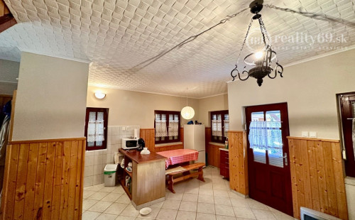 MAĎARSKO - TISZACSEGE - 4 IZBOVÁ CHATA, TERASA, ZÁHRADA PRI TERMÁLNOM KÚPALISKU.