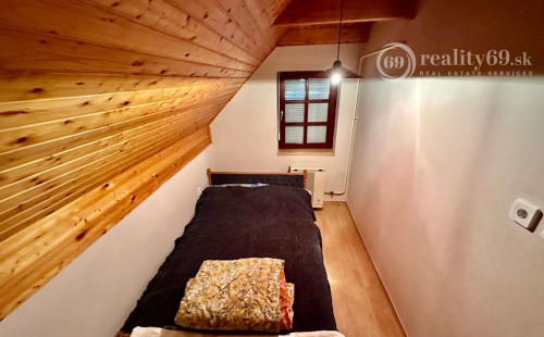 MAĎARSKO - TISZACSEGE - 4 IZBOVÁ CHATA, TERASA, ZÁHRADA PRI TERMÁLNOM KÚPALISKU.