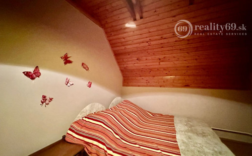 MAĎARSKO - TISZACSEGE - 4 IZBOVÁ CHATA, TERASA, ZÁHRADA PRI TERMÁLNOM KÚPALISKU.