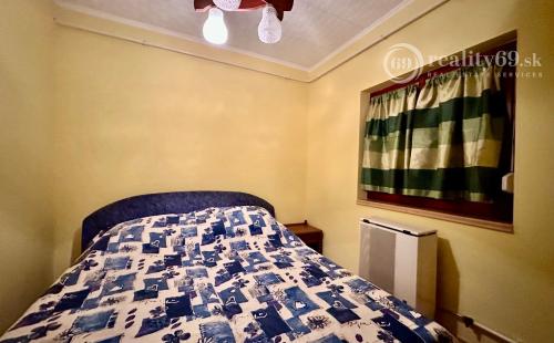 MAĎARSKO - TISZACSEGE - 4 IZBOVÁ CHATA, TERASA, ZÁHRADA PRI TERMÁLNOM KÚPALISKU.