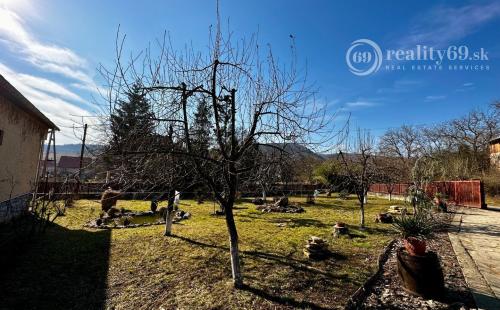 MAĎARSKO - SZOGLIGET PEKNÝ ZREKONŠTRUOVANÝ RD V TOP LOKALITE S TERASOU A GARÁŽOU