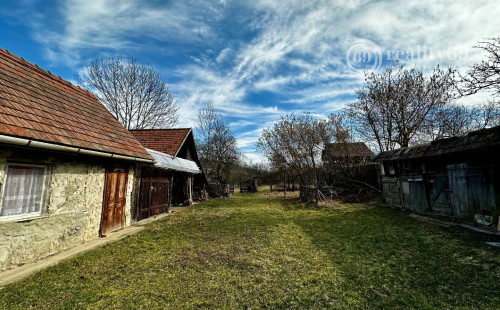 MAĎARSKO - AGGTELEK - 3 IZBOVÝ RODINNÝ DOM S LETNOU KUCHYŇOU