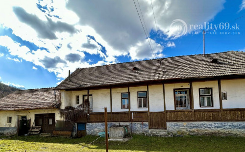 REZERVOVANÉ - MAĎARSKO - SZŐLŐSARDÓ SEDLIACKY DOM S VERANDOU A LETNOU KUCHYŇOU V KRÁSNOM PROSTREDÍ