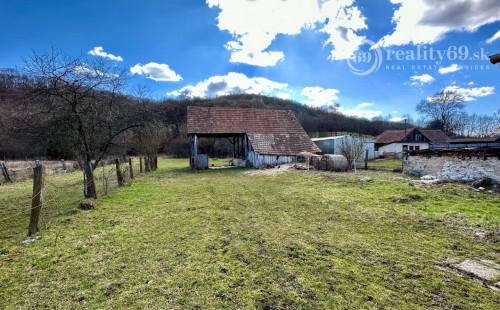 REZERVOVANÉ - MAĎARSKO - SZŐLŐSARDÓ SEDLIACKY DOM S VERANDOU A LETNOU KUCHYŇOU V KRÁSNOM PROSTREDÍ