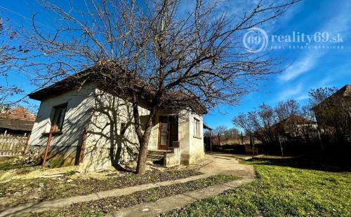MAĎARSKO - SZALONNA 2 IZBOVÝ SEDLIACKÝ DOM S GARÁŽOU