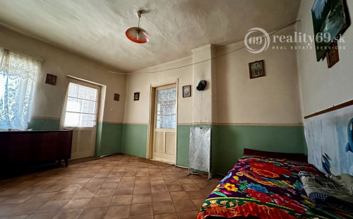 MAĎARSKO - SZALONNA 2 IZBOVÝ SEDLIACKÝ DOM S GARÁŽOU