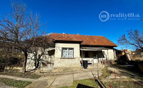 MAĎARSKO - SZALONNA 2 IZBOVÝ SEDLIACKÝ DOM S GARÁŽOU
