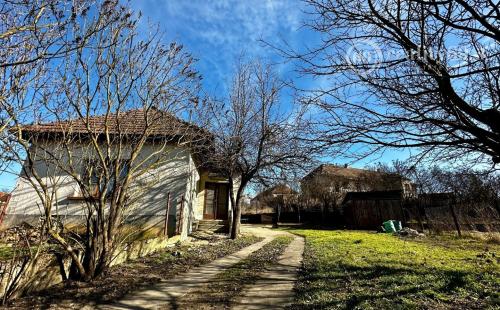 MAĎARSKO - SZALONNA 2 IZBOVÝ SEDLIACKÝ DOM S GARÁŽOU