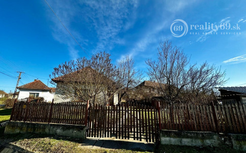 MAĎARSKO - SZALONNA 2 IZBOVÝ SEDLIACKÝ DOM S GARÁŽOU