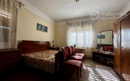 MAĎARSKO - SZENDRO - PEKNÝ 3 IZBOVÝ RODINNÝ DOM S VERANDOU