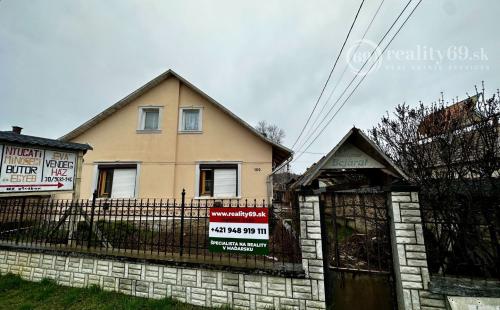 MAĎARSKO - SZENDRO 3 BUDOVY VÝBORNÁ INVESTÍCIA ( PENZIÓN, OBCHOD, SKLADY ).