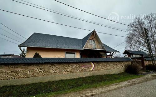 MAĎARSKO - SZENDRO 3 BUDOVY VÝBORNÁ INVESTÍCIA ( PENZIÓN, OBCHOD, SKLADY ).